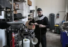 Jak dbać o sprzęt budowlany, by przedłużyć jego żywotność 022-jak-dbac-o-sprzet-budowlany-by-przedluzyc-jego-zywotnosc.webp