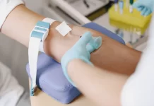 Jak przygotować się do pobrania krwi na czczo? Praktyczne wskazówki 279-jak-przygotowac-sie-do-pobrania-krwi-na-czczo.webp